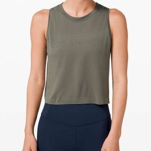 Lululemon Swiftly Breathe Crop Tank
Los Angeles / Grey Sage Size 10